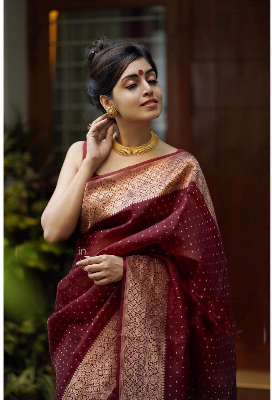 SOMVATI Radiant Banarasi Kanjivaram Jacquard Woven Saree: Exquisite Self-Design for Modern Elegance