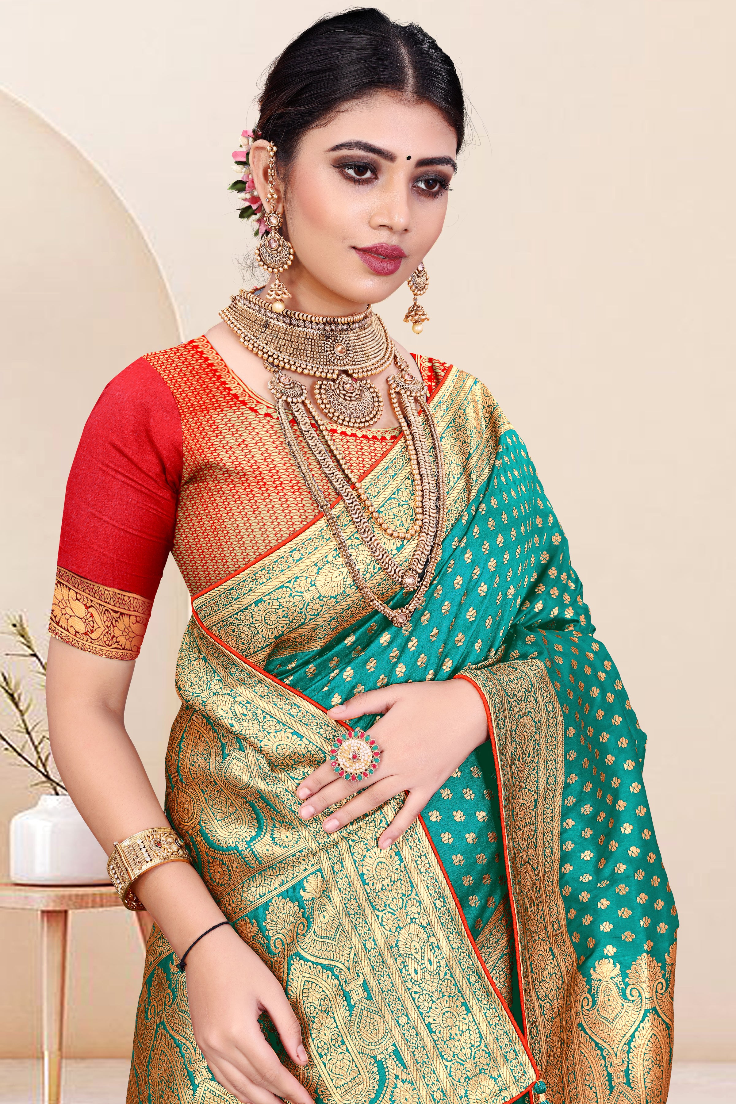 SOMVATI Banarasi Silk Saree – Fusion of Tradition and Modern Elegance with Intricate Jacquard Weaving