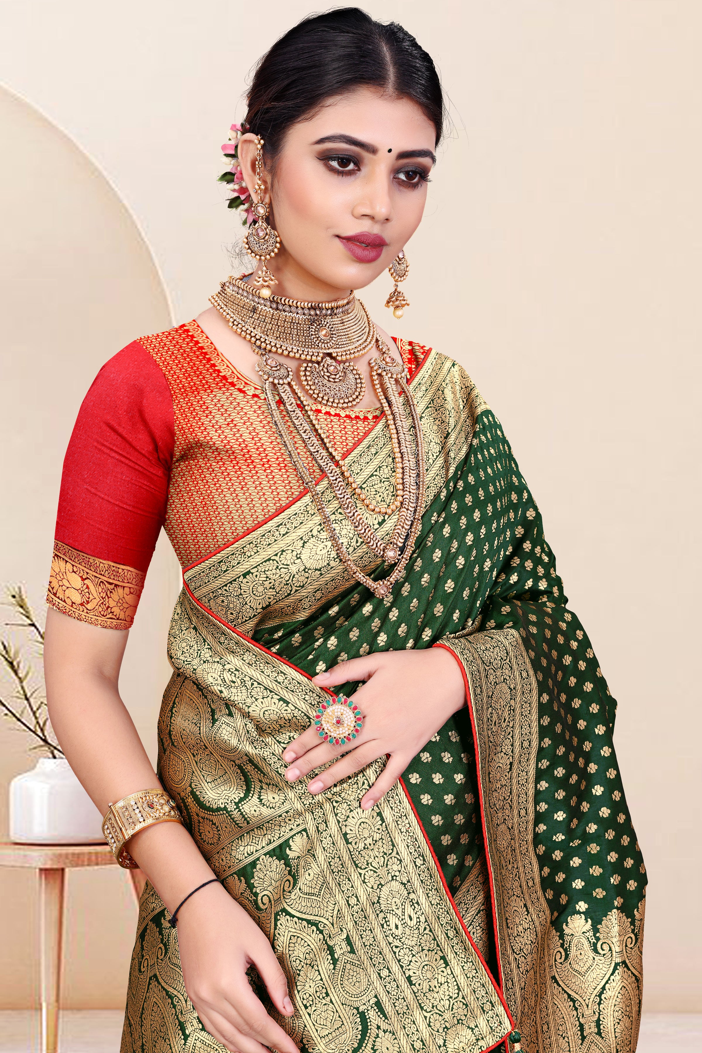 SOMVATI Banarasi Silk Saree – Fusion of Tradition and Modern Elegance with Intricate Jacquard Weaving