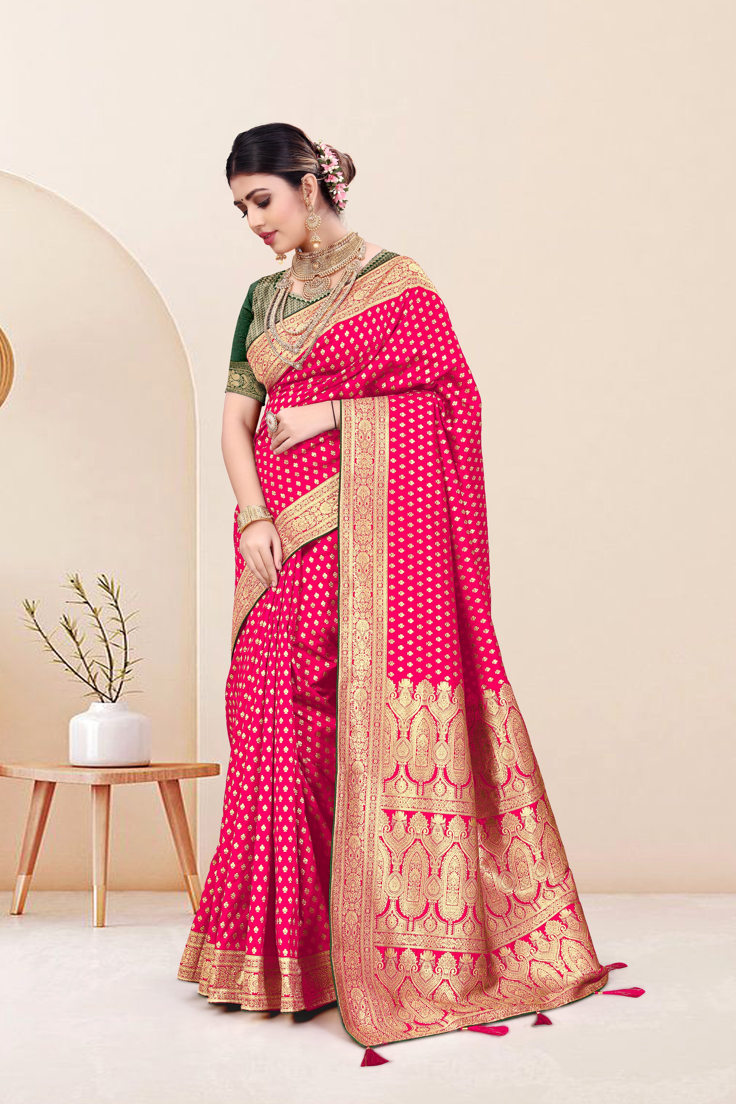SOMVATI Banarasi Silk Saree – Fusion of Tradition and Modern Elegance with Intricate Jacquard Weaving