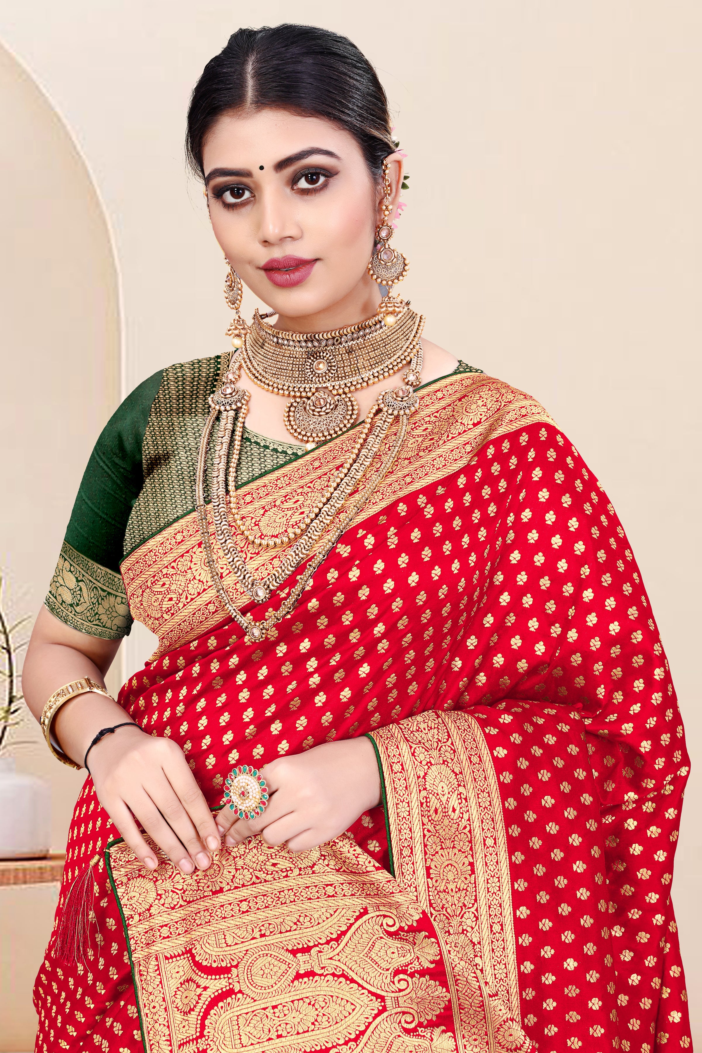 SOMVATI Banarasi Silk Saree – Fusion of Tradition and Modern Elegance with Intricate Jacquard Weaving