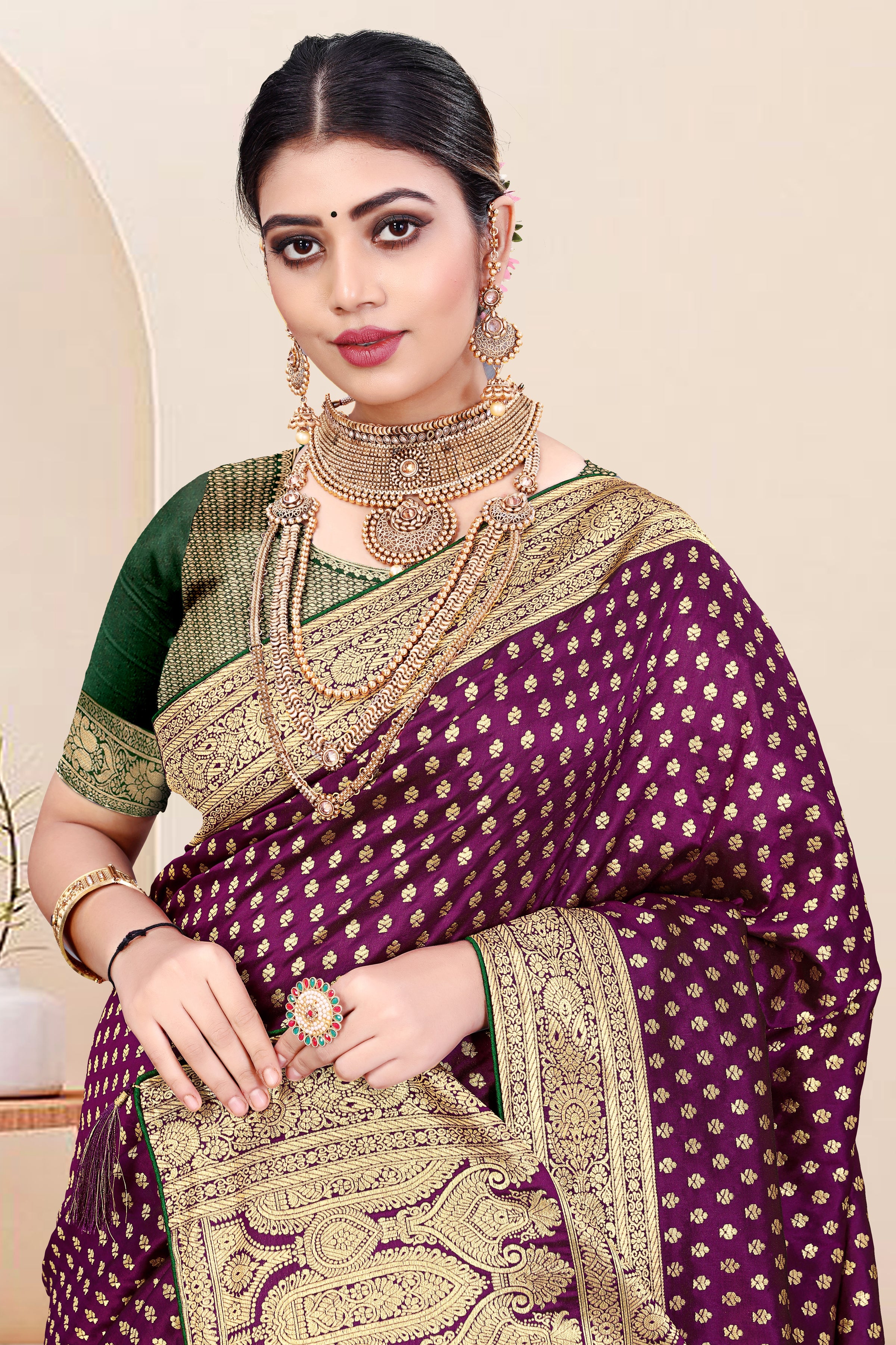 SOMVATI Banarasi Silk Saree – Fusion of Tradition and Modern Elegance with Intricate Jacquard Weaving