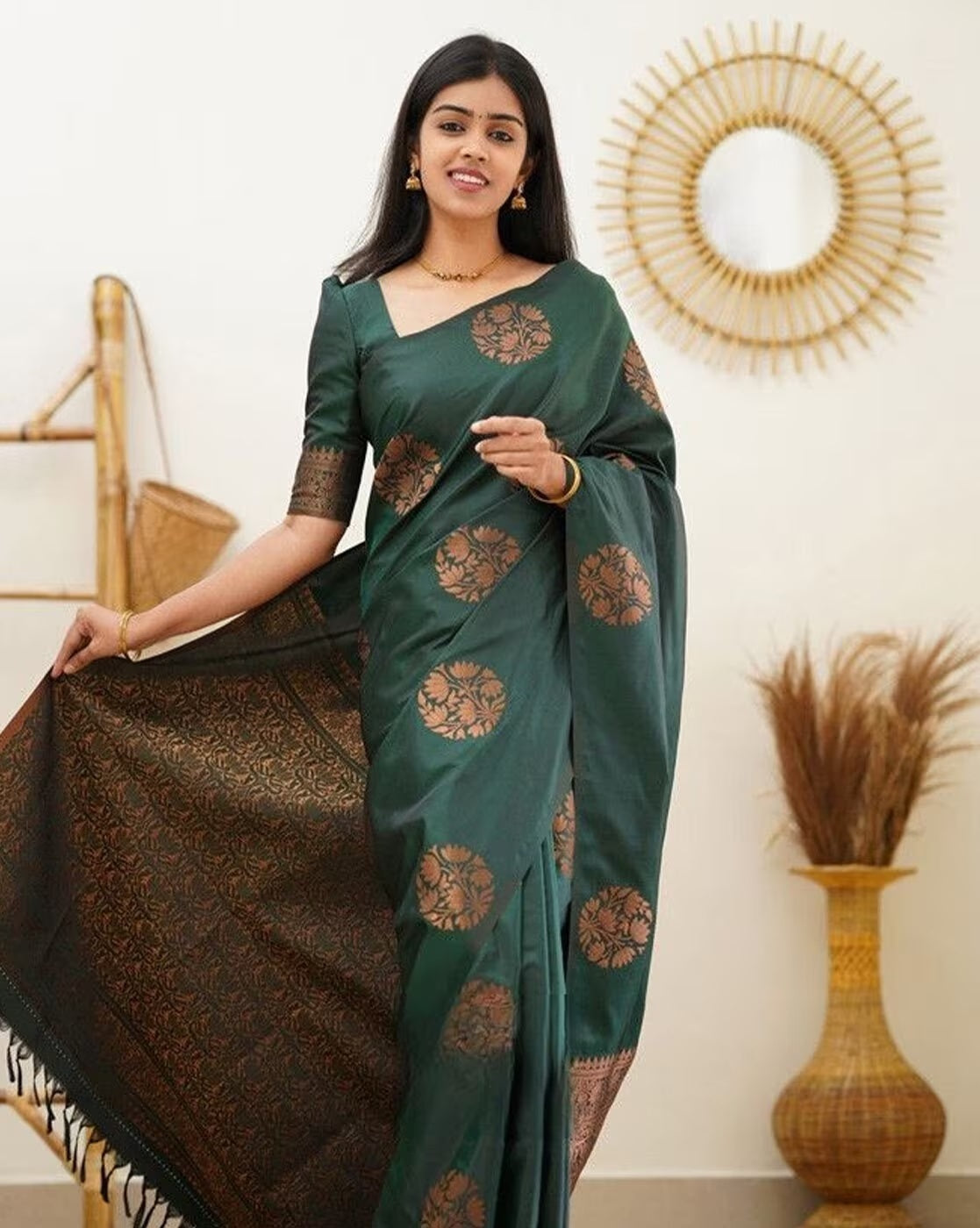 SOMVATI Elegant Banarasi Kanjivaram Jacquard Woven Saree: Intricate Self-Designed Patterns for a Regal Look