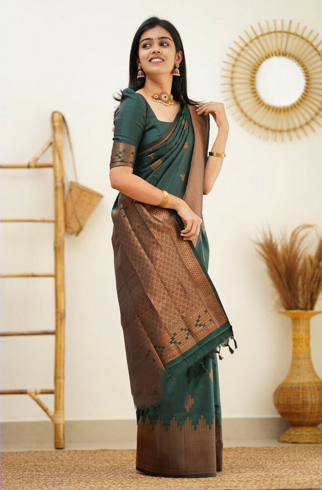 SOMVATI Timeless Banarasi Kanjivaram Jacquard Saree: Self-Woven Design for a Touch of Luxury in Every Drap