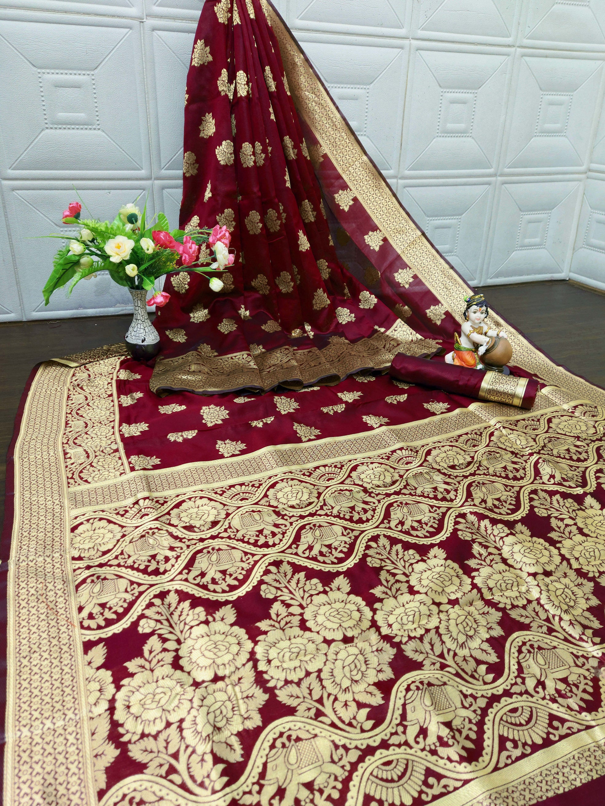 SOMVATI Luxurious Banarasi Kanjivaram Jacquard Woven Saree: Exquisite Self-Designed Elegance for Timeless Grace