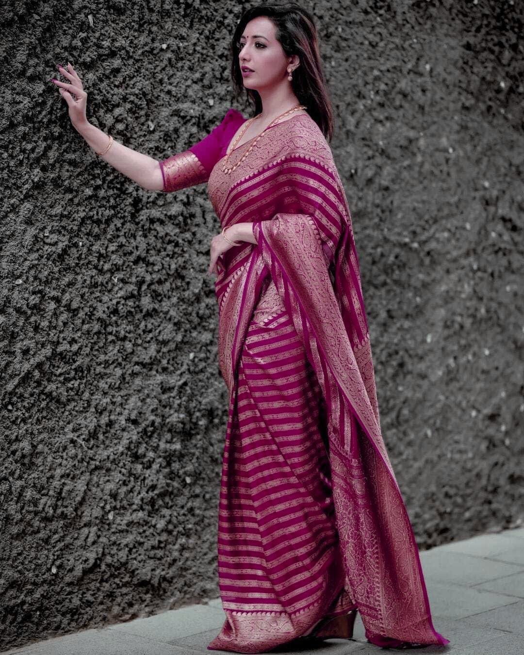 SOMVATI Captivating Banarasi Kanjivaram Jacquard Woven Self-Design Saree: Redefining Ethnic Grandeur