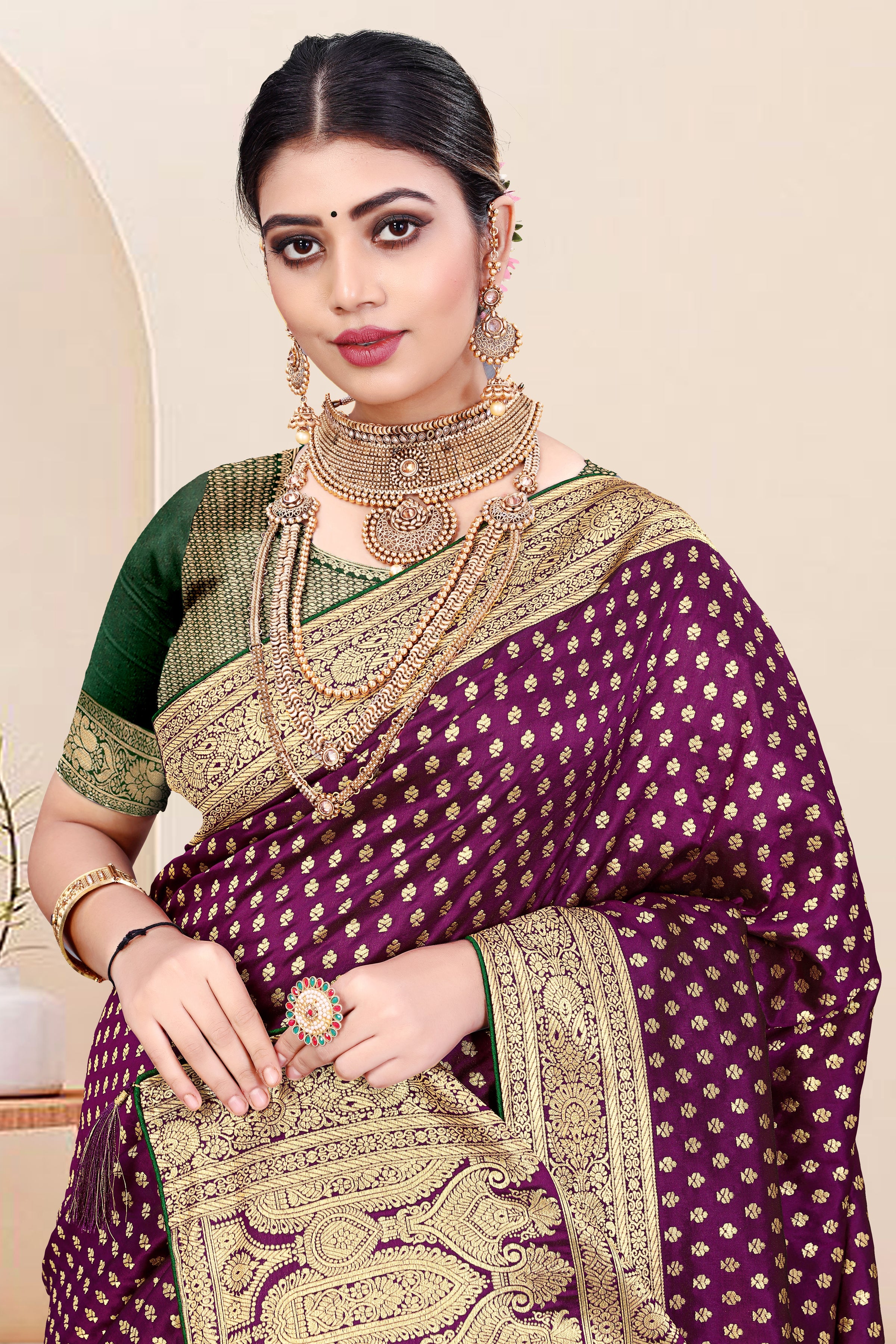 Somvati Banarasi Silk Saree – Fusion of Tradition and Modern Elegance with Intricate Jacquard Weaving